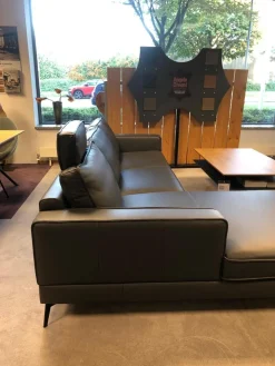 Ecksofa Beluga Leder WM Anthrazit Metallfüße Schwarz mit Kopfstütze