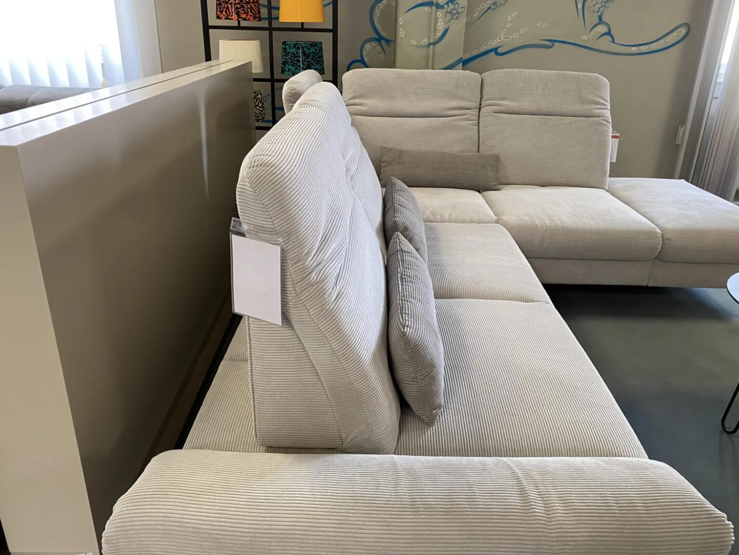 Ecksofa Breda Cord Stoff Rebbit Silver Silber Füße Schwarz Matt Inklusive Verstellungen Und Nierenkissen