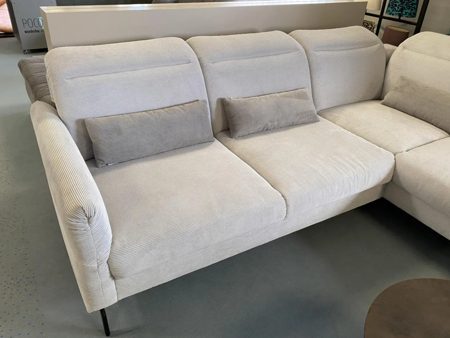 Ecksofa Breda Cord Stoff Rebbit Silver Silber Füße Schwarz Matt Inklusive Verstellungen Und Nierenkissen