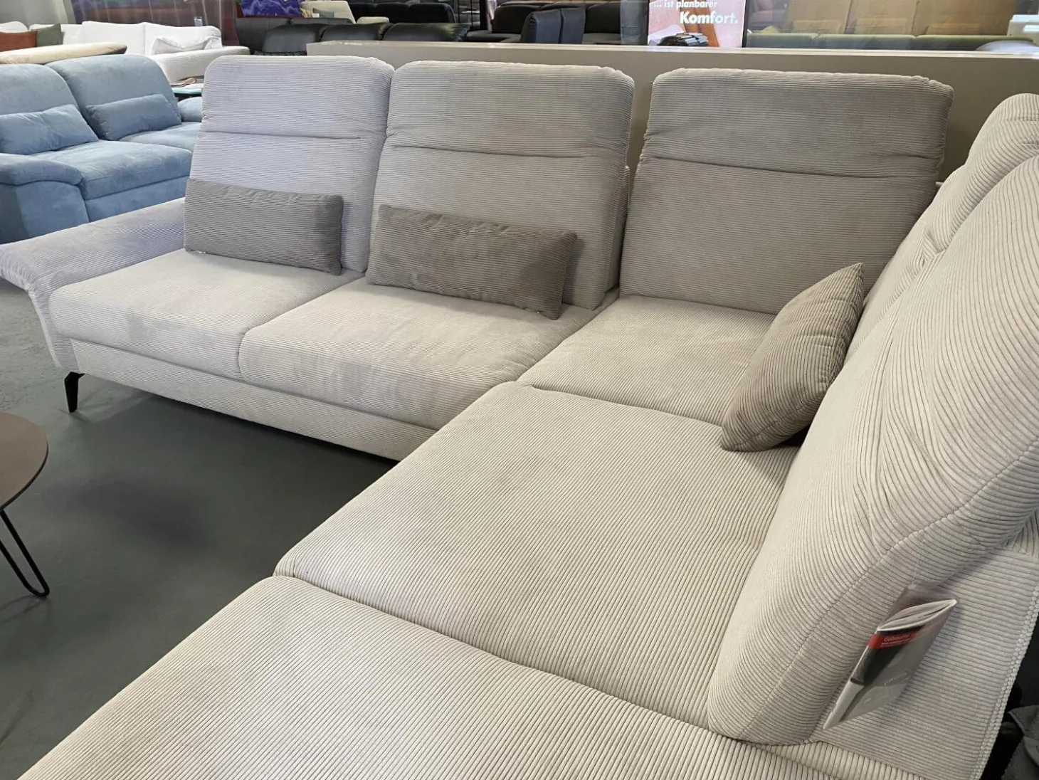 Ecksofa Breda Cord Stoff Rebbit Silver Silber Füße Schwarz Matt Inklusive Verstellungen Und Nierenkissen
