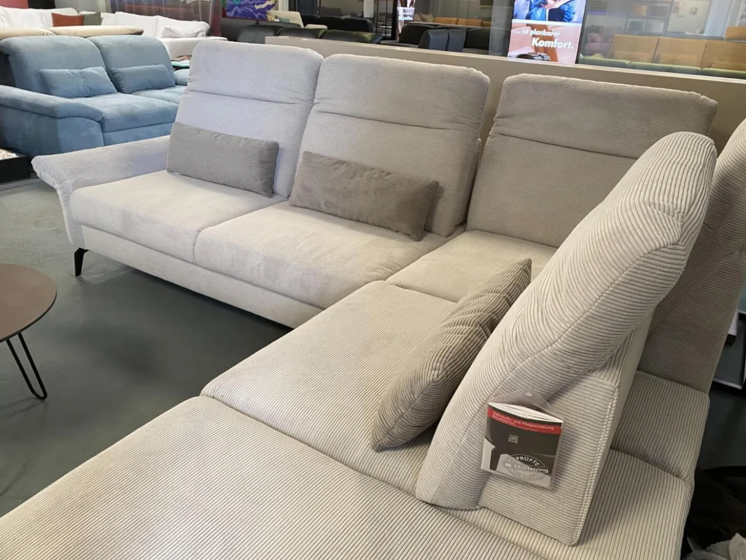 Ecksofa Breda Cord Stoff Rebbit Silver Silber Füße Schwarz Matt Inklusive Verstellungen Und Nierenkissen