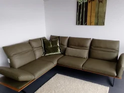 Ecksofa Calmo 1 Leder B Bonito Canna Grün Massivholzrahmen Wildeiche Gestell Metallkufe Schwarz Pulverbeschichtet