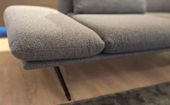 Ecksofa Calmo Stoff 13 Cosmo 97 Grau Metallkufen Pulverbeschichtet Schwarz Matt Mit Maueller Kopfteilverstellung Und Motorische Fußstütze Inklusive 2 Kissen Ohne Dekokissen