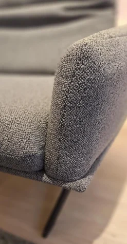 Ecksofa Calmo Stoff 13 Cosmo 97 Grau Metallkufen Pulverbeschichtet Schwarz Matt Mit Maueller Kopfteilverstellung Und Motorische Fußstütze Inklusive 2 Kissen Ohne Dekokissen