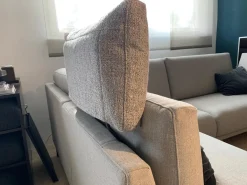 Ecksofa Cara 2020 Stoff 14.162 Steingrau Ablage Eiche Furniert Kufe Stahl Umbragrau