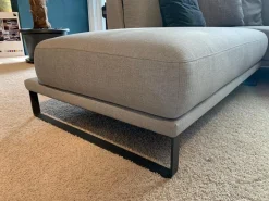 Ecksofa Cara 2020 Stoff 14.162 Steingrau Ablage Eiche Furniert Kufe Stahl Umbragrau