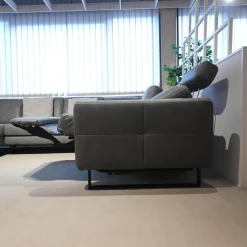 Ecksofa Cassius Stoff Galero Slate Grau Kufe K001 Schwarz Mit Kopfstützen Und WallAway Funktion