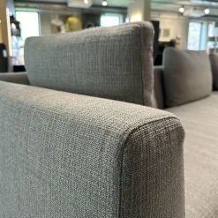 Ecksofa Charles Stoff Esopo 2522151 Hellgrau Füße Aluminium Poliert mit Kissen