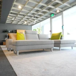 Ecksofa Classic 500 Stoff Sugar 2010 80 Grau Metallfüße Hochglanz Inklusive Hocker Und Kissen