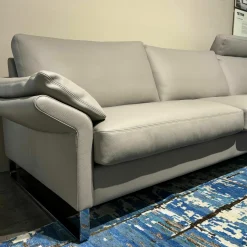 Ecksofa Classics 960 43.200 Kiesel Kufe Hochglanz mit Kopfstütze