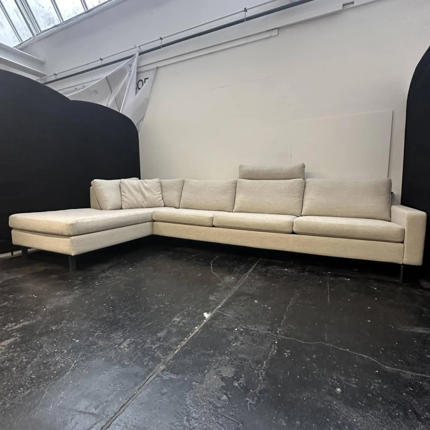 Ecksofa Conseta Bezug Stoff 8081 Muschel Grau Schmalfüße Anthrazit inklusive Kopfstütze