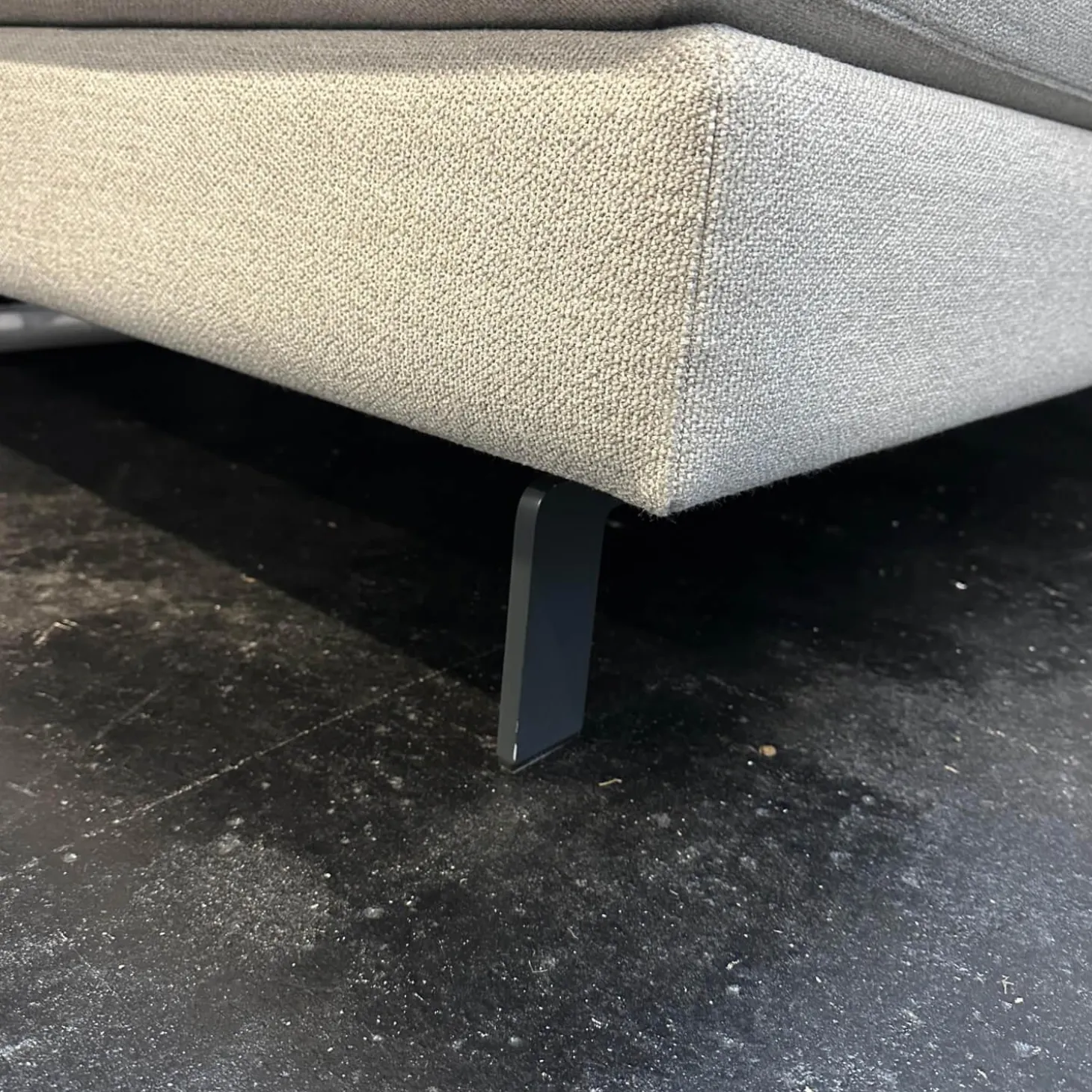 Ecksofa Conseta Bezug Stoff 8081 Muschel Grau Schmalfüße Anthrazit inklusive Kopfstütze