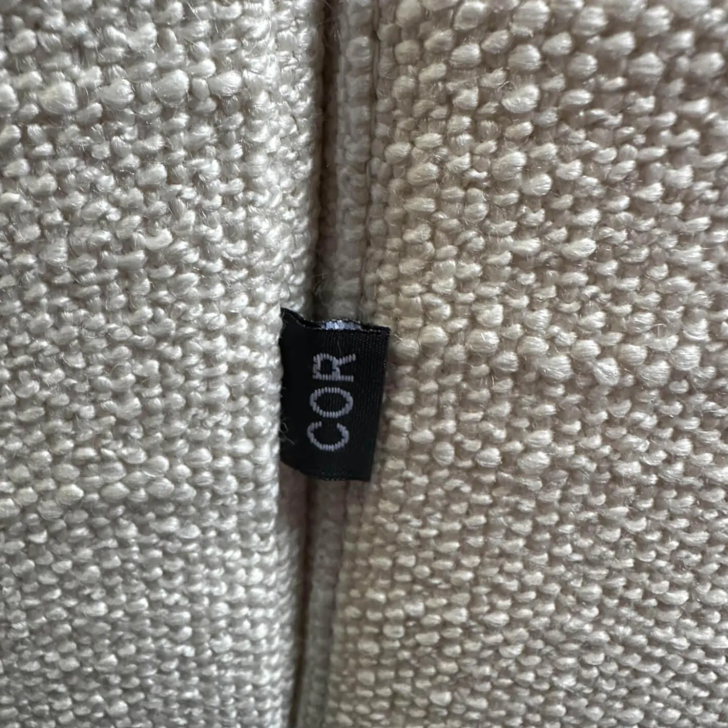 Ecksofa Conseta Bodenfrei Stoff 7149 Weiß Schmalfüße F04 Feinstruktur Stahl Mit Filtgleiter