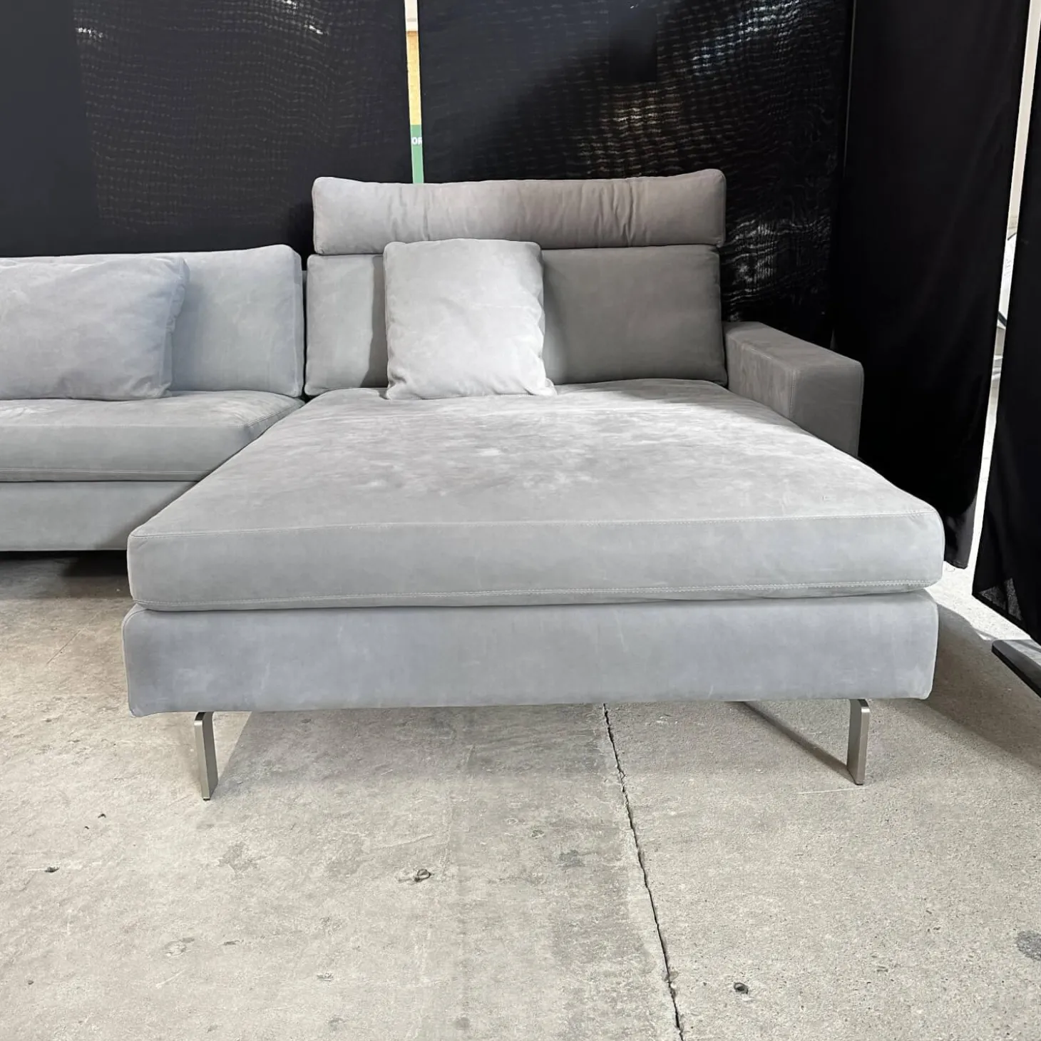 Ecksofa Conseta Leder 682 Elefantengrau Schmalfuß Edelstahl Inklusive Kopfstütze Und 2 Armlehnenkissen