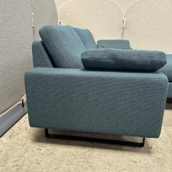 Ecksofa Conseta Stoff 8195 Petrol Blau Gestell Metallkufen Schwarzbraun