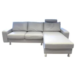 Ecksofa Emma E 200 Leder Cori 091 Silver Cloud Hellgrau Fuß Edelstahl 011 Poliert