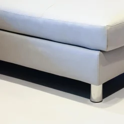 Ecksofa Emma E 200 Leder Cori 091 Silver Cloud Hellgrau Fuß Edelstahl 011 Poliert
