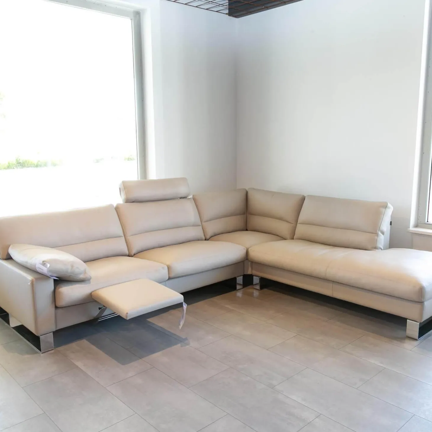 Ecksofa Esparo 400 Bezug Leder I 43.210 Creme Kufen 8 HG Mit Kopfstütze Und Armlehnkissen