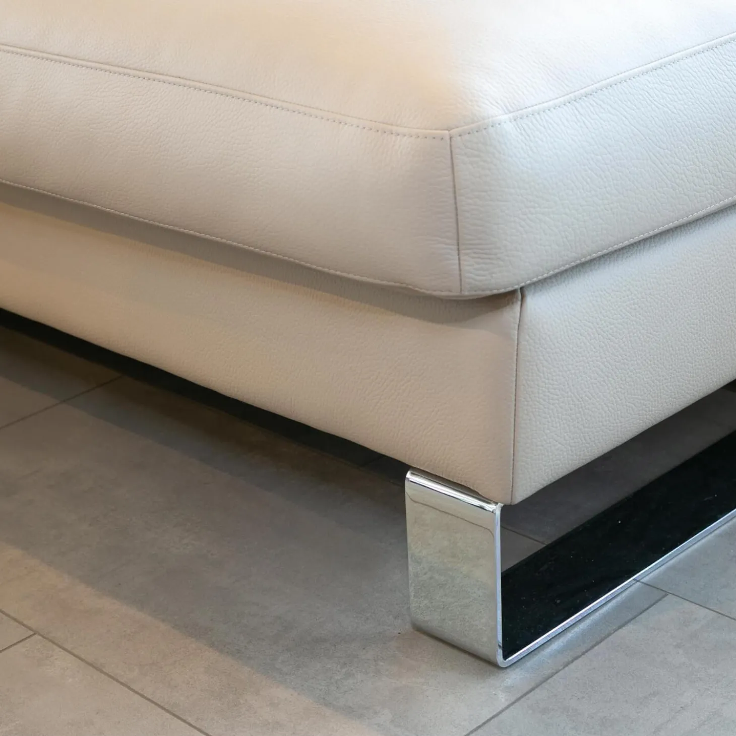 Ecksofa Esparo 400 Bezug Leder I 43.210 Creme Kufen 8 HG Mit Kopfstütze Und Armlehnkissen