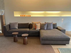 Ecksofa Exclusif Stoff Bari Brun Grau Füße Kunststoff Schwarz Inklusive 3 Kissen