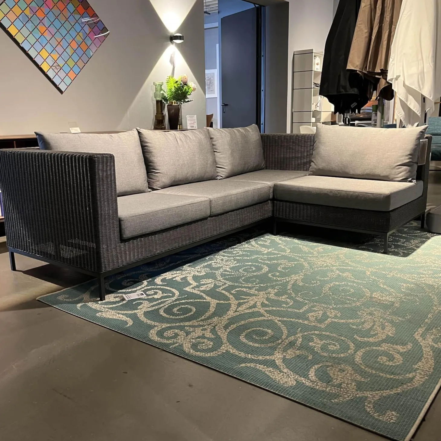 Ecksofa Fontana Outdoor Geflecht Basaltgrau Bezug Seidengrau Gestell Aluminium