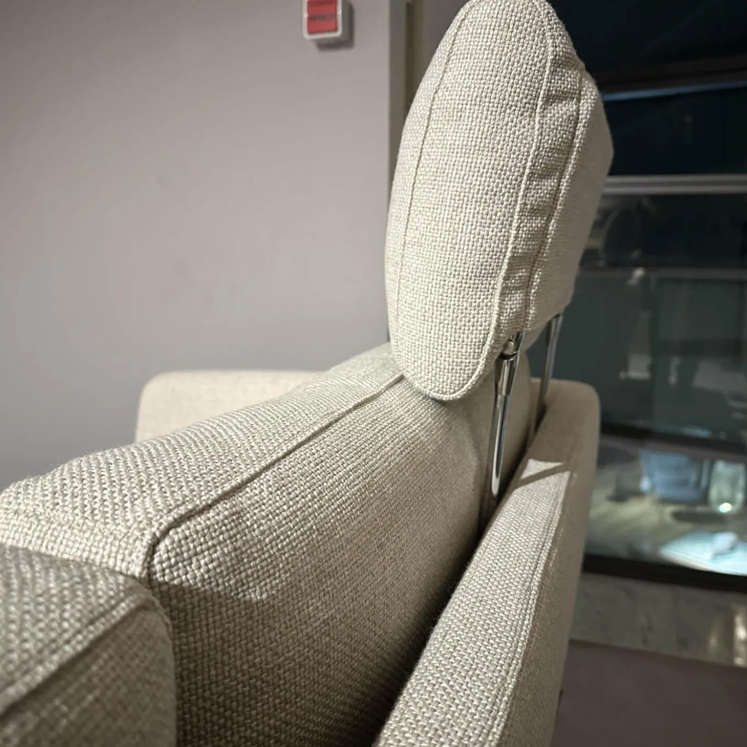 Ecksofa Frame Stoff Danio Sand Creme Flachstahlfuß Chrom Glänzend Mit Klappbaren Armlehnen