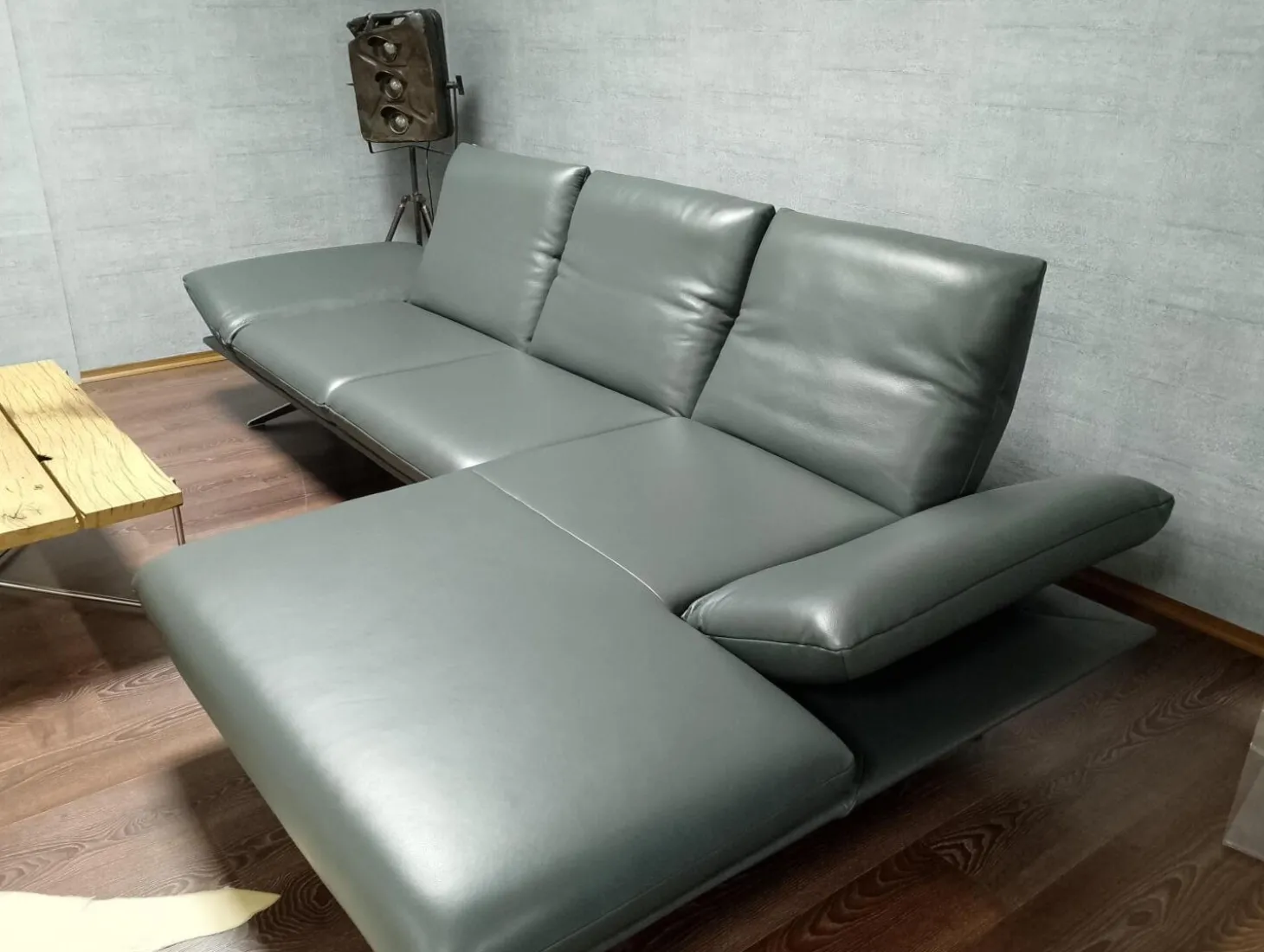Ecksofa Francis Leder C Classic Pepper Grau Metallkufe Nickel