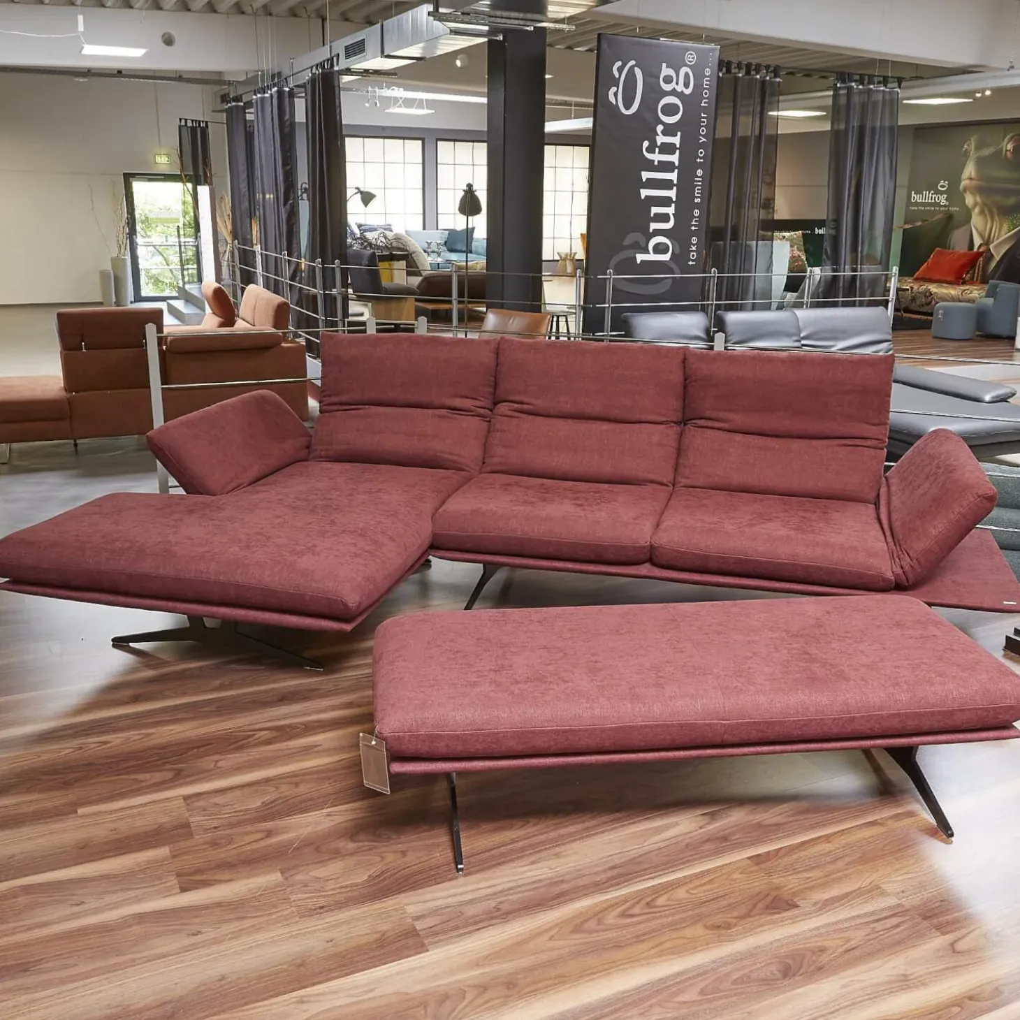 Ecksofa Francis Stoff 10 Impression 49 Metallkufe Pulverbeschichtet Matt Schwarz