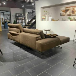 Ecksofa Hennessie Leder A-India Muskat Schwertkufe Nickel Satiniert