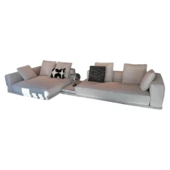 Ecksofa Horizonte Stoff Brise 01 Naturale mit Zwischentisch in Calacatta Marmor