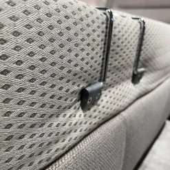 Ecksofa Larus Stoff Fabiola Desert Grau Creme Gestell Stahl Füße Holz Lackiert Inklusive Elektrischer Liegefunktion 2 Kopfstützen Und 2 Kissen