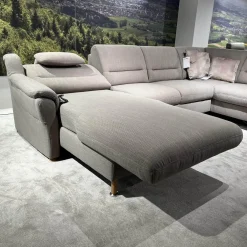 Ecksofa Larus Stoff Fabiola Desert Grau Creme Gestell Stahl Füße Holz Lackiert Inklusive Elektrischer Liegefunktion 2 Kopfstützen Und 2 Kissen