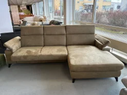 Ecksofa Lava Stoff Mikrofaser Gringo Olive Grün Grau Fuß Schwarz Mit Armteilverstellung Kopfteilverstellung Und Elektrisch Verstellbarer Sitzvorzug