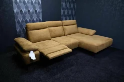 Ecksofa Lennox Stoff Regain 23 Ocre Braun mit Elektrischer Relaxfunktion und Sitztiefenverstellung