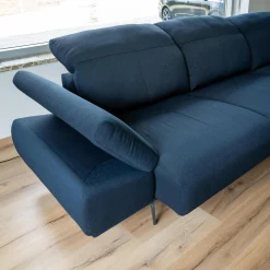 Ecksofa Levi 24405 Stoff W61 28 Blau Füße FC4 In M95 Metall Pulverbeschichtet Anthrazit Inklusive Motorischen Sitzauszug