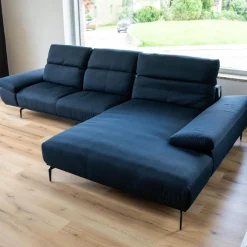 Ecksofa Levi 24405 Stoff W61 28 Blau Füße FC4 In M95 Metall Pulverbeschichtet Anthrazit Inklusive Motorischen Sitzauszug
