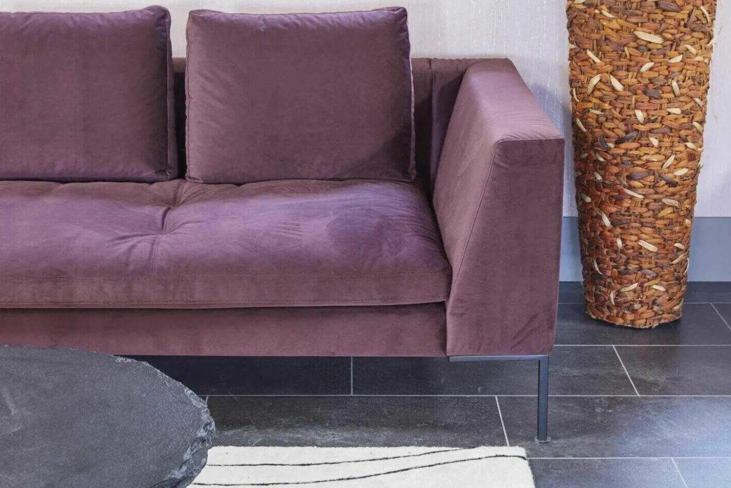 Ecksofa Loano Stoff Super Velvet Royal Purple PG 4 Metallfüße Schwarz