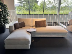 Ecksofa Marlo Stoff Gioia Seidengrau Holzfüße Buche Mit Drehsitz Und Beistelltisch Ava Platte Nussbaum Massiv