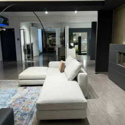 Ecksofa Marlo Stoff Gioia Seidengrau mit 3 Kissen und Funktionsrolle