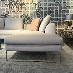 Ecksofa Mell Lounge 48213 Stoff 10064 Chalk Grau Metallgestell Verchromt Inklusive Kissen