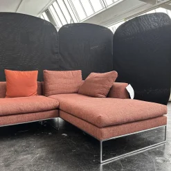Ecksofa Mell Lounge Stoff 9202 Dunkelrot Fußrahmen Verchromt mit 3 Rückenkissen