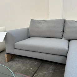 Ecksofa Mell Lounge Stoff 7208 Steingrau Grau Fußrahmen P120 Pulverbeschichtet Schwarz