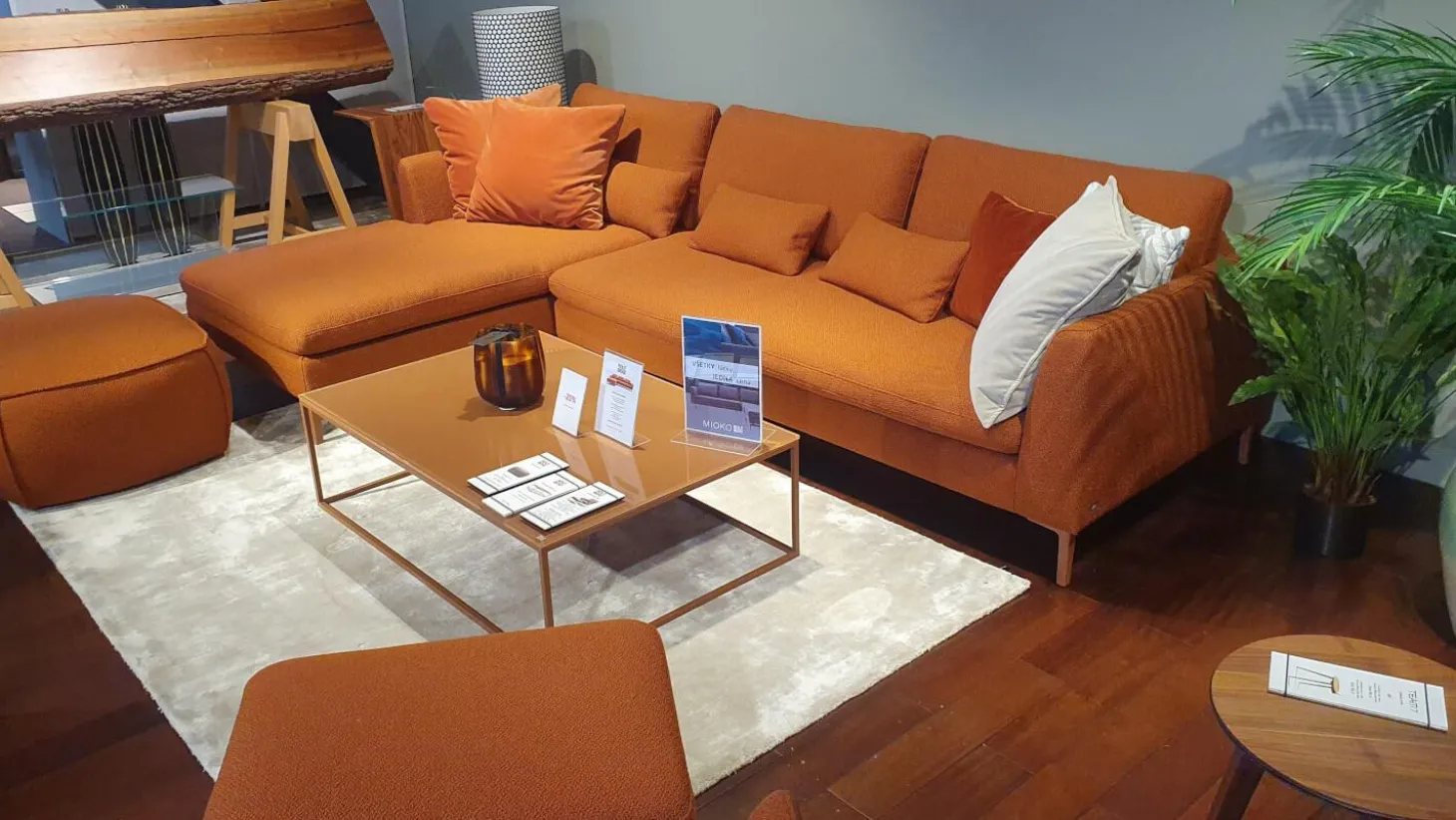 Ecksofa Mioko Stoff 24 Kupferbraun mit 5 Kissen