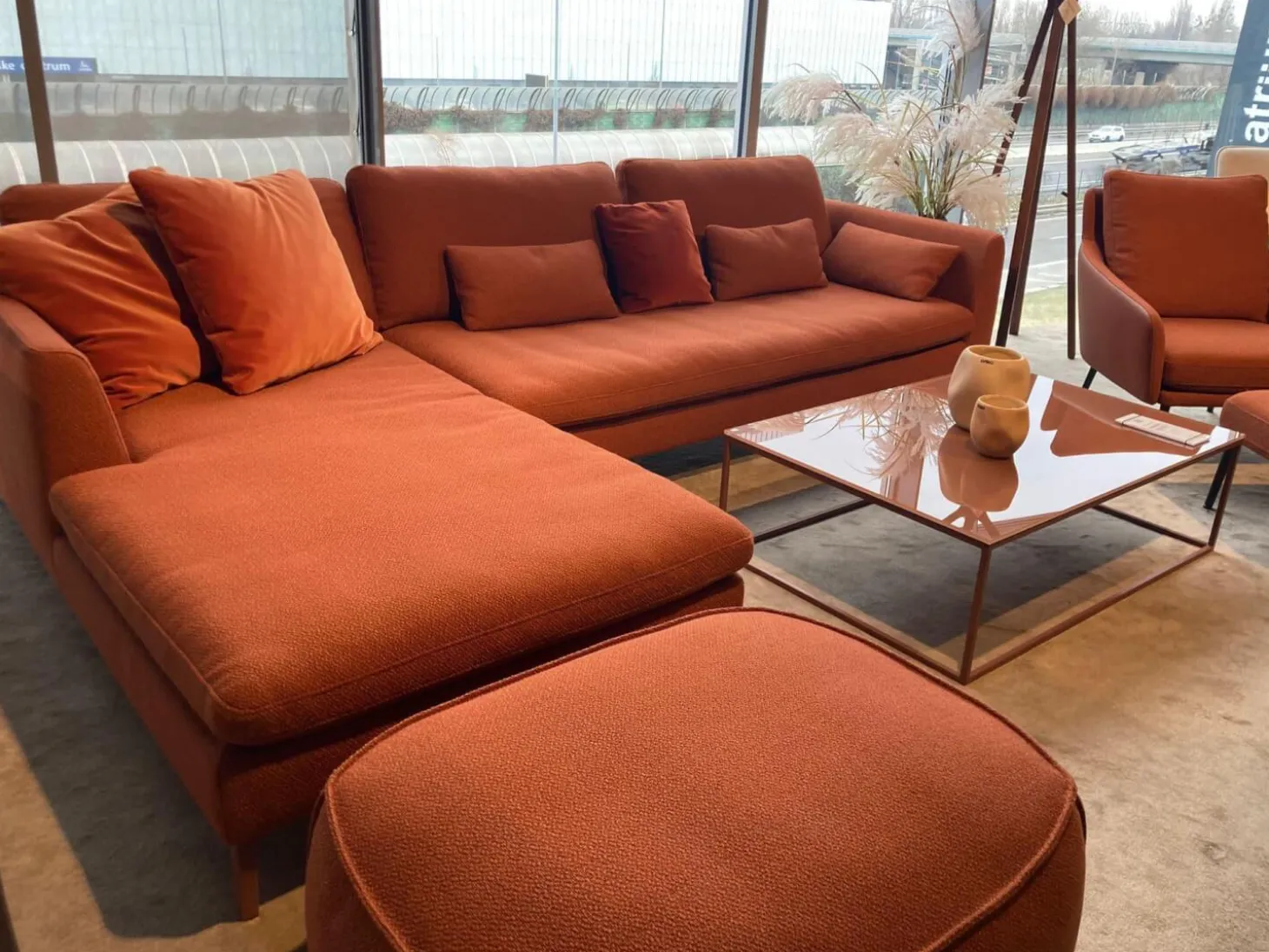 Ecksofa Mioko Stoff 24 Kupferbraun mit 5 Kissen