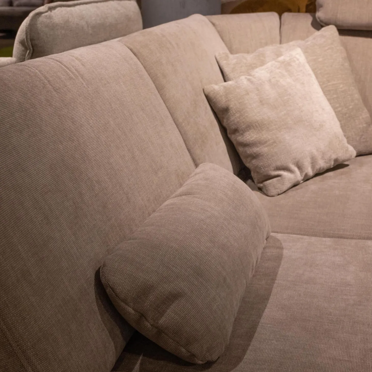 Ecksofa MM MP1179 Stoff Longlife Easy Desert Grau Füße Metall Schwarz Mit Kissen