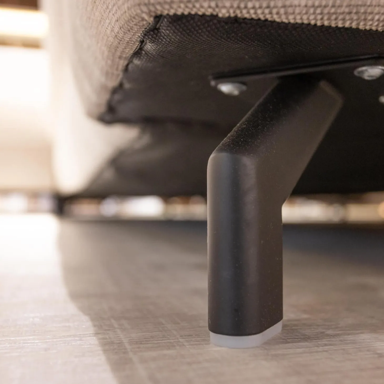 Ecksofa MM MP1179 Stoff Longlife Easy Desert Grau Füße Metall Schwarz Mit Kissen