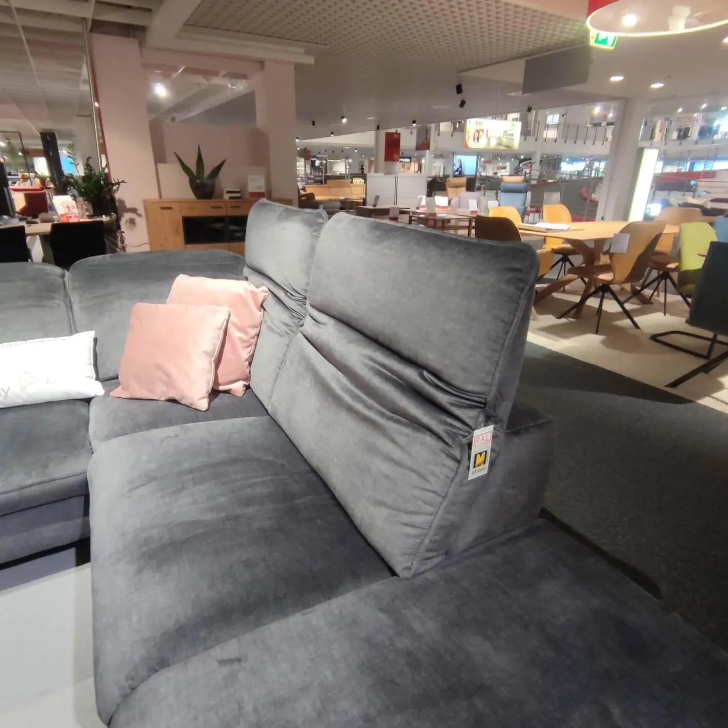 Ecksofa MM-ZE1137 Stoffbezug Joyce Anthrazit Füße Metall Schwarz Mit Elektrischer Relaxfunktion