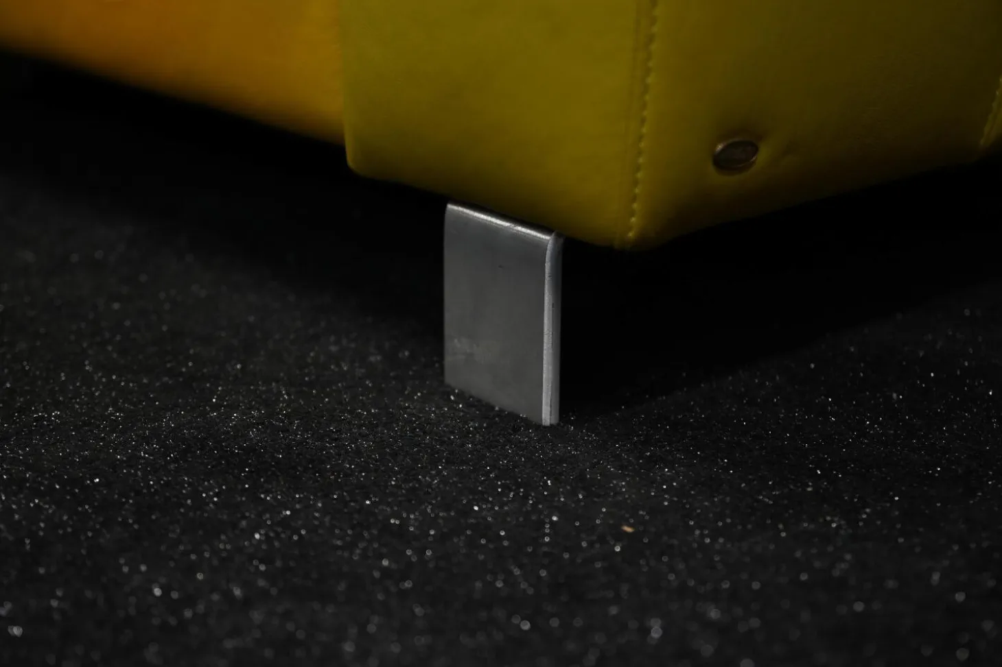 Ecksofa Mobi Leder Dolcia Lemon mit Elektrischer Relaxfunktion und Kopfteilverstellung Manuell