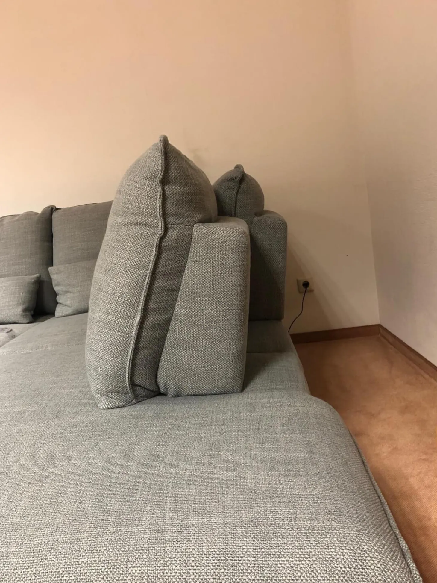 Ecksofa Modell 1043 Stoff Picasso Stone Grau PG 3 mit Kopfstütze und Nierenkissen