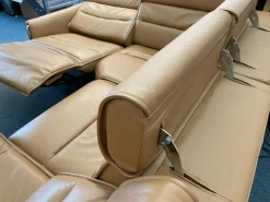 Ecksofa Modell Emily iLeder Cori Farbe Caramel Metall Armlehne Chrom mit Power Funktionen